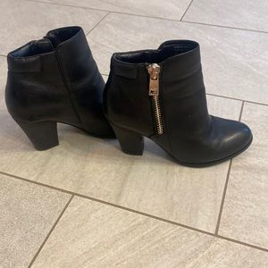 Aldo black booties size 6.5 guc